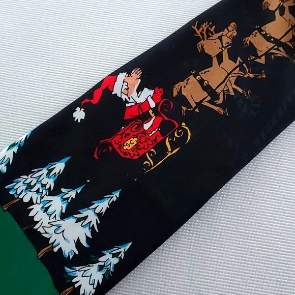 HALLMARK Novelties Men's Holiday Tie Santa In Sleigh With Reindeer - Picture 2 of 12